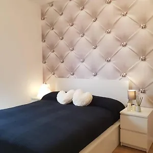 Apartment Bsuites Trieste In Centro Storico Con Wifi
